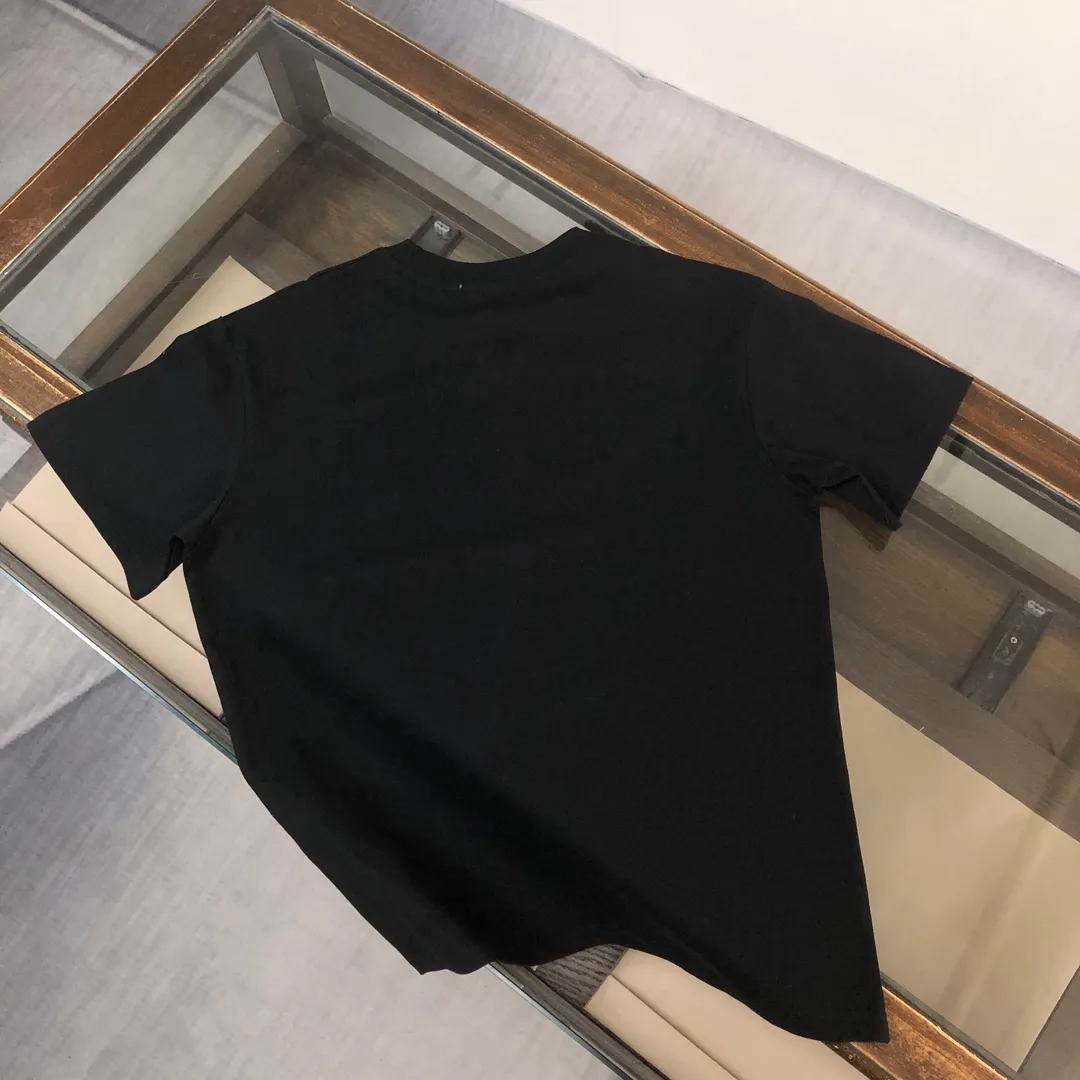 P180 Stone Island 2025 latest T-shirt, couple style ~ original order, fashionable and casual short T-shirt, specially made of customized cotton fabric ~ 100% cotton T-shirt ~ pre-washed to prevent deformation and shrinkage problem, more comfortable and breathable on the body ~ all available from stock ~ unique design style, trendy must-have item, complete with three standards 👍 Color: black/white/coffee Size: S M L XL (larger version Please state your height and weight when placing an order)